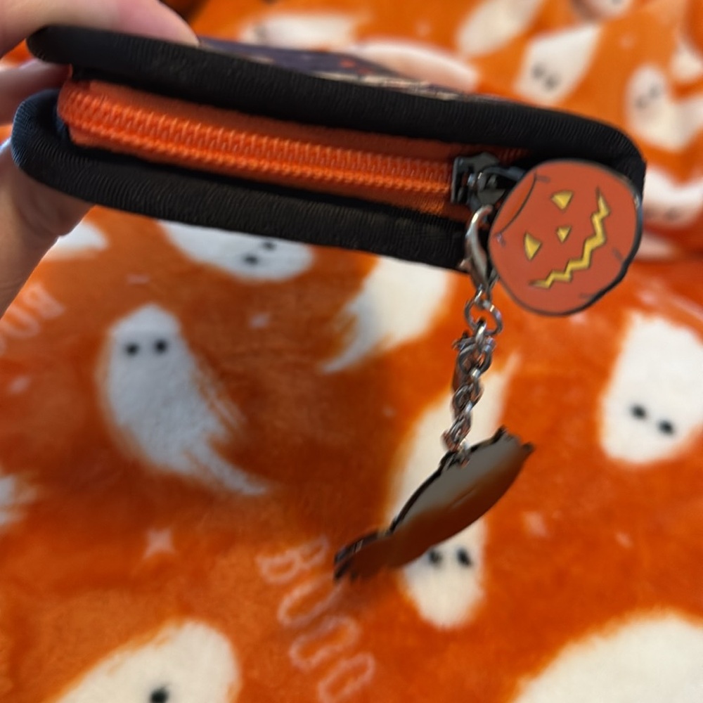 Disney Harvey’s Halloween Wallet with Mickey and Friends - Picture 6 of 8